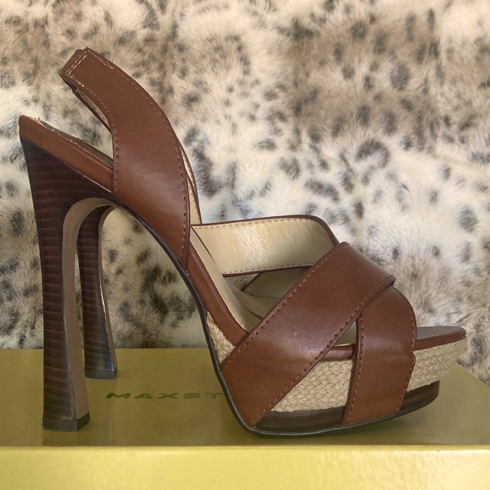 Max Studio platform sandals Size 7